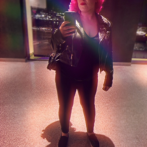 Meet your Posher, Ashley - Picture 3 of 3